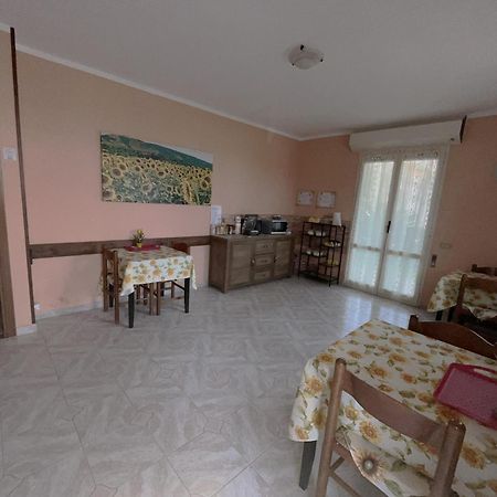 B&B Il Girasole Ortonovo Luaran gambar