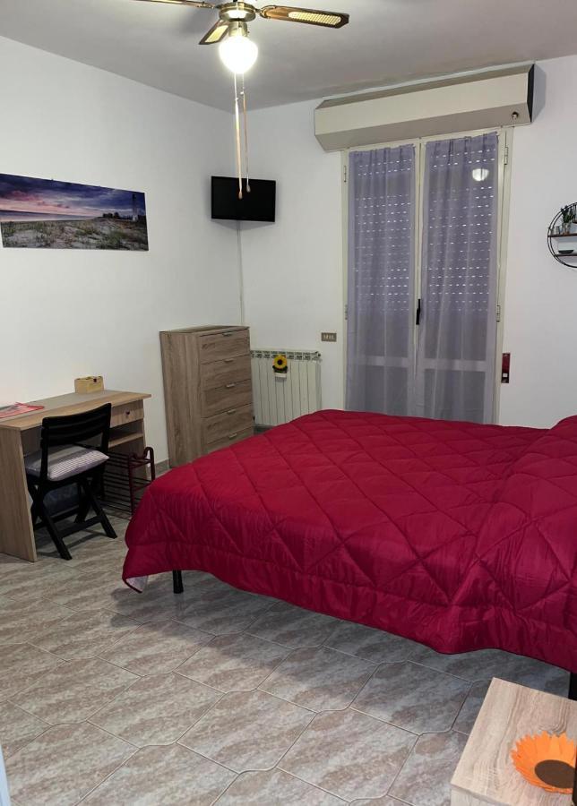 B&B Il Girasole Ortonovo Bilik gambar