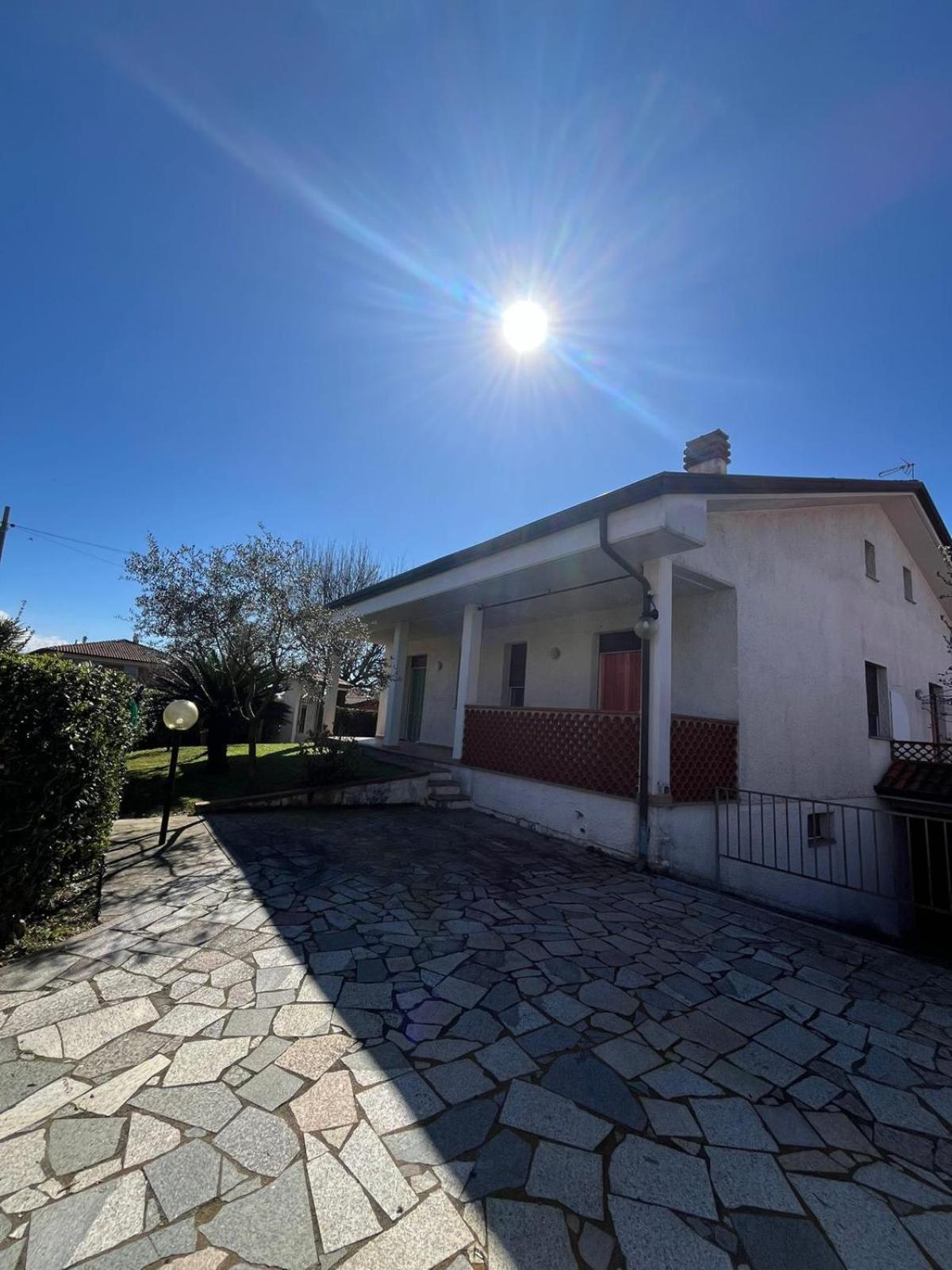 B&B Il Girasole Ortonovo Luaran gambar